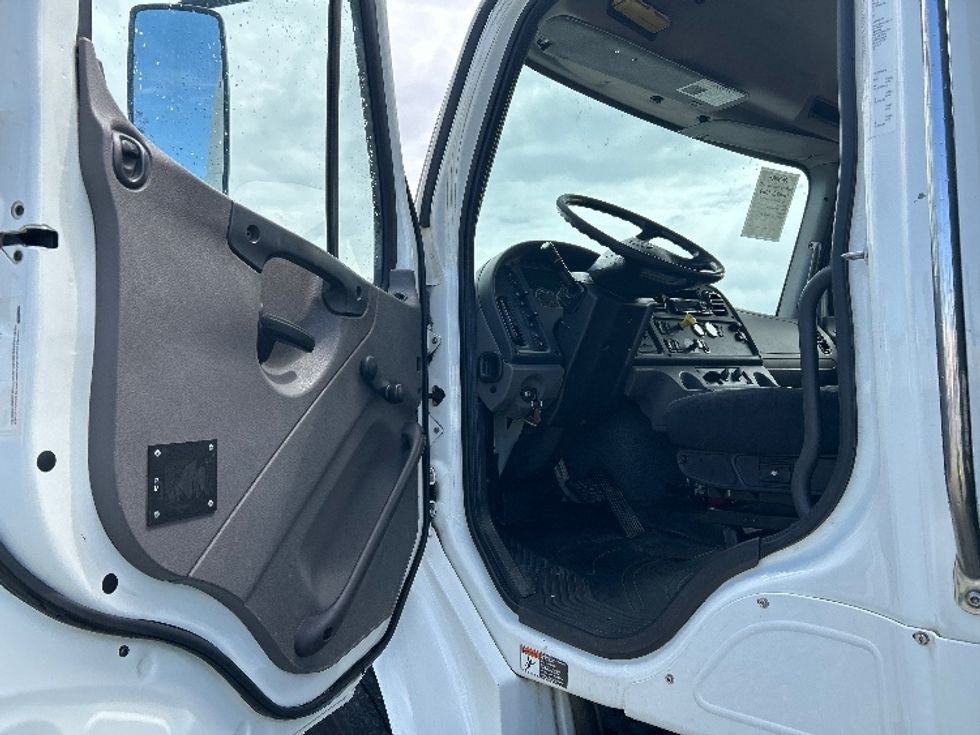 Flatbed Truck-Light and Medium Duty Trucks-Freightliner-2019-M2-Tracy-CA-307,775\n\t\tmiles-$ 42,000 - Image 11