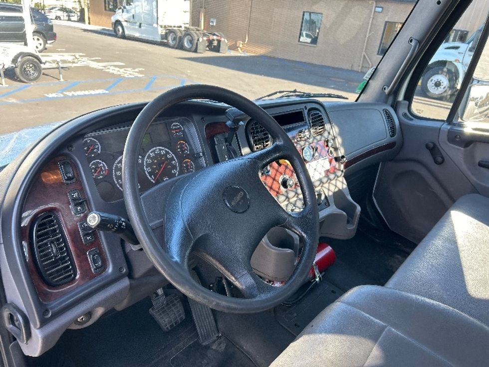 Flatbed Truck-Light and Medium Duty Trucks-Freightliner-2019-M2-Ventura-CA-162,952\n\t\tmiles-$ 61,500 - Image 16