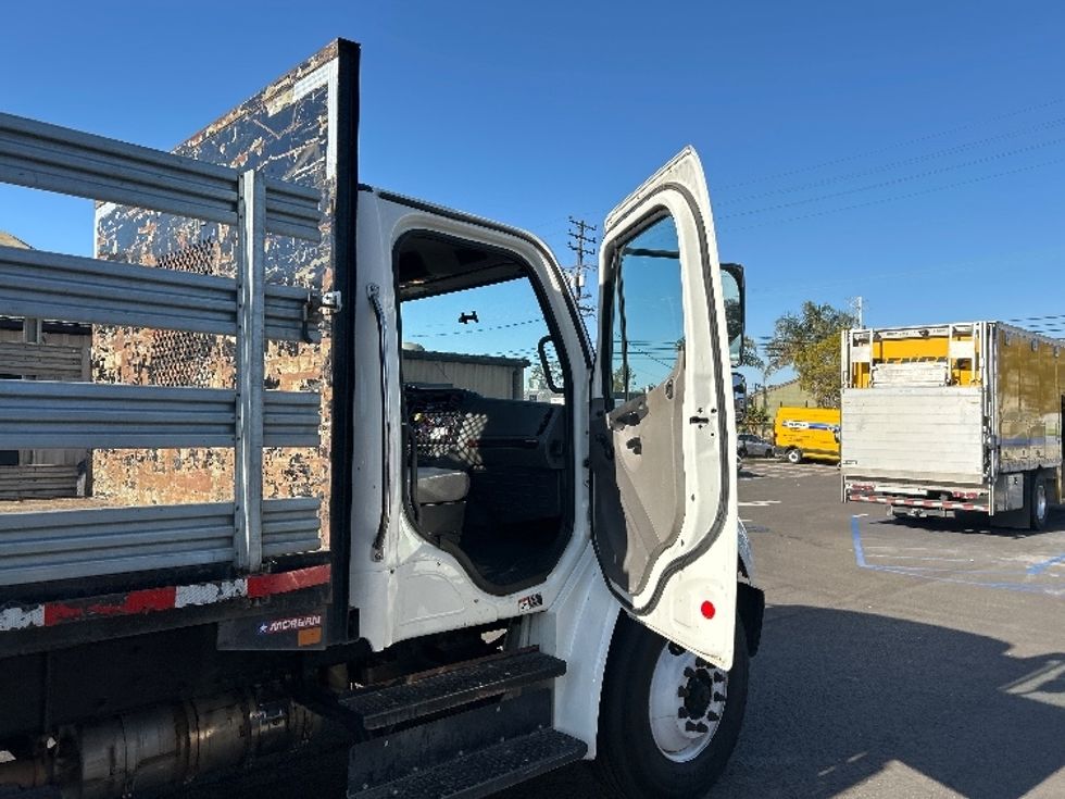 Flatbed Truck-Light and Medium Duty Trucks-Freightliner-2019-M2-Ventura-CA-162,952\n\t\tmiles-$ 61,500 - Image 19