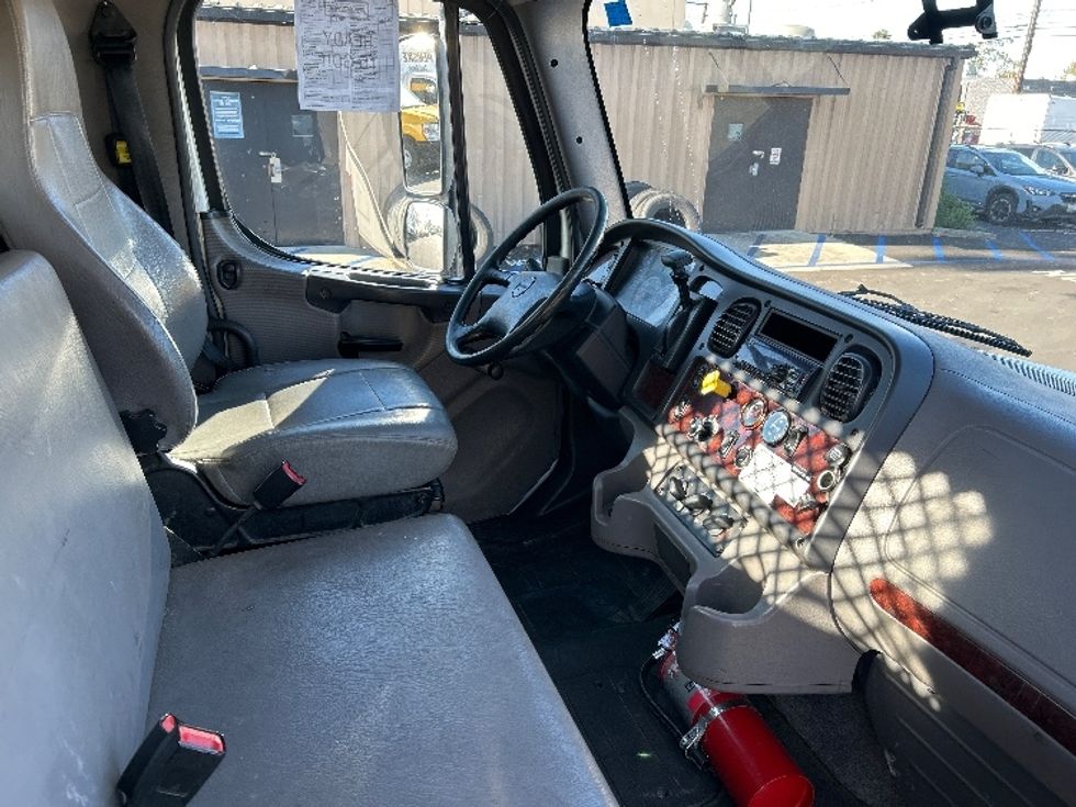 Flatbed Truck-Light and Medium Duty Trucks-Freightliner-2019-M2-Ventura-CA-162,952\n\t\tmiles-$ 61,500 - Image 21