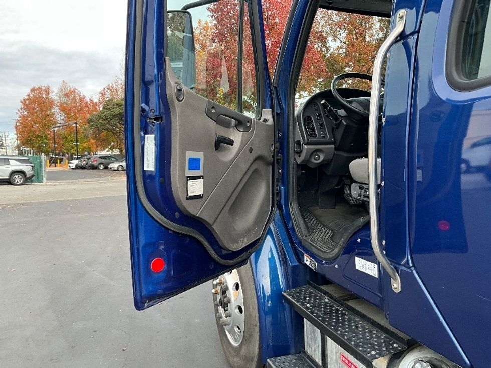 Flatbed Truck-Light and Medium Duty Trucks-Freightliner-2019-M2-West Sacramento-CA-111,950\n\t\tmiles-$ 58,500 - Image 14