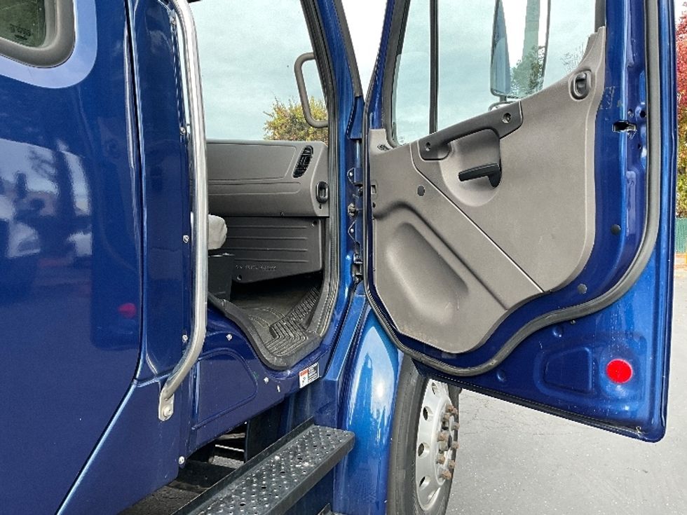 Flatbed Truck-Light and Medium Duty Trucks-Freightliner-2019-M2-West Sacramento-CA-111,950\n\t\tmiles-$ 58,500 - Image 18