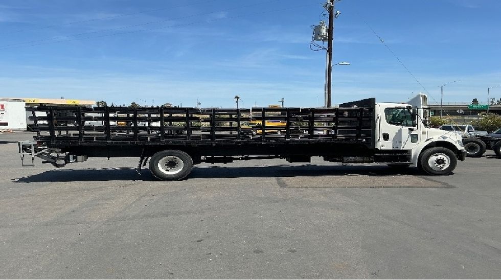Flatbed Truck-Light and Medium Duty Trucks-Freightliner-2019-M2-West Sacramento-CA-125,587\n\t\tmiles-$ 48,500 - Image 15