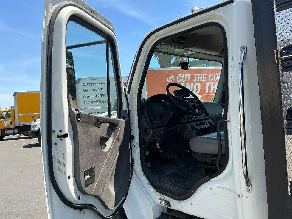 Flatbed Truck-Light and Medium Duty Trucks-Freightliner-2019-M2-West Sacramento-CA-125,587\n\t\tmiles-$ 48,500 - Image 16