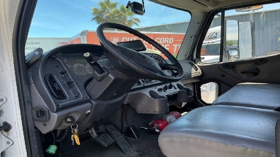 Flatbed Truck-Light and Medium Duty Trucks-Freightliner-2019-M2-West Sacramento-CA-125,587\n\t\tmiles-$ 48,500 - Image 17