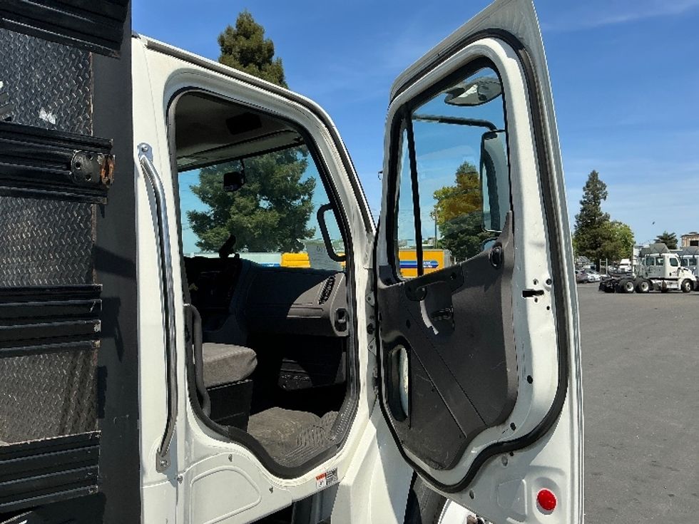 Flatbed Truck-Light and Medium Duty Trucks-Freightliner-2019-M2-West Sacramento-CA-125,587\n\t\tmiles-$ 48,500 - Image 20