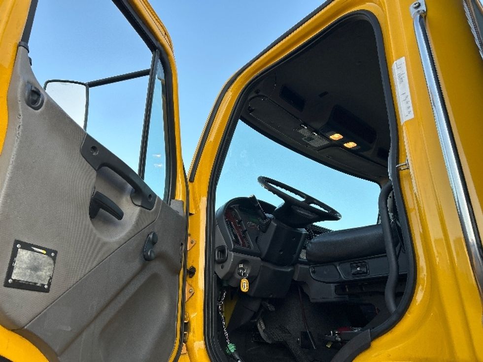 Flatbed Truck-Light and Medium Duty Trucks-Freightliner-2019-M2-West Sacramento-CA-127,115\n\t\tmiles-$ 55,750 - Image 14