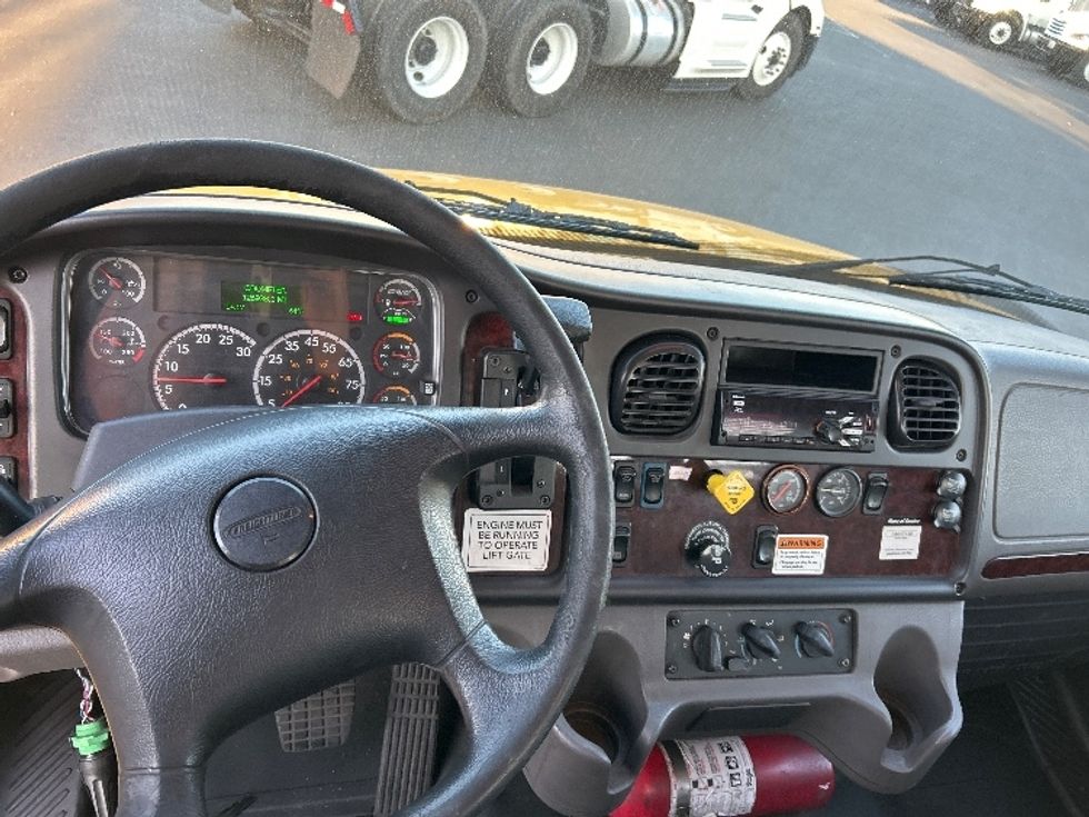 Flatbed Truck-Light and Medium Duty Trucks-Freightliner-2019-M2-West Sacramento-CA-127,115\n\t\tmiles-$ 55,750 - Image 16