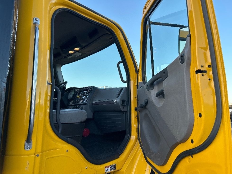Flatbed Truck-Light and Medium Duty Trucks-Freightliner-2019-M2-West Sacramento-CA-127,115\n\t\tmiles-$ 55,750 - Image 18