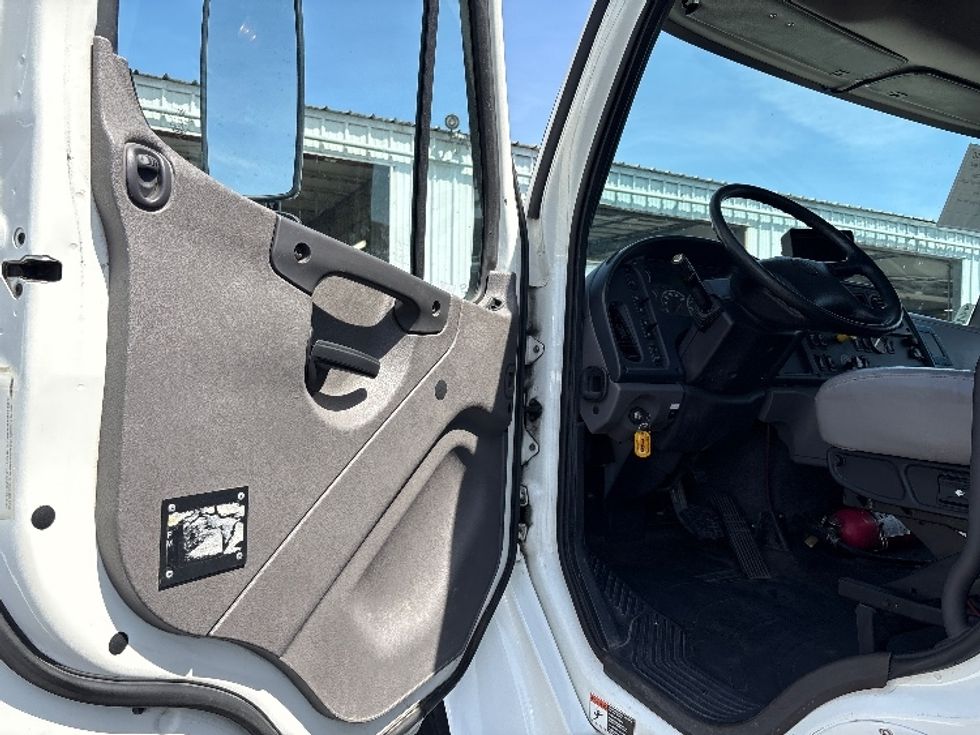 Flatbed Truck-Light and Medium Duty Trucks-Freightliner-2019-M2-West Sacramento-CA-140,526\n\t\tmiles-$ 47,250 - Image 16