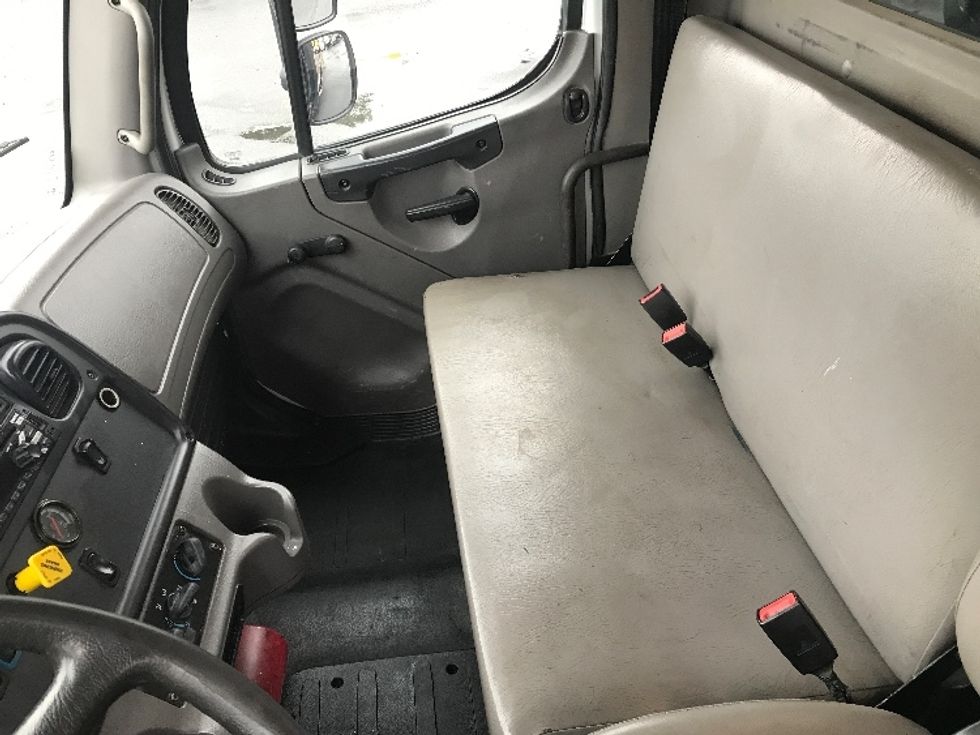 Flatbed Truck-Light and Medium Duty Trucks-Freightliner-2019-M2-West Sacramento-CA-142,506\n\t\tmiles-$ 42,500 - Image 17