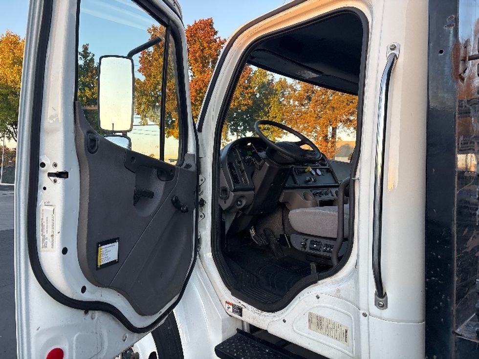 Flatbed Truck-Light and Medium Duty Trucks-Freightliner-2019-M2-West Sacramento-CA-158,199\n\t\tmiles-$ 54,250 - Image 16