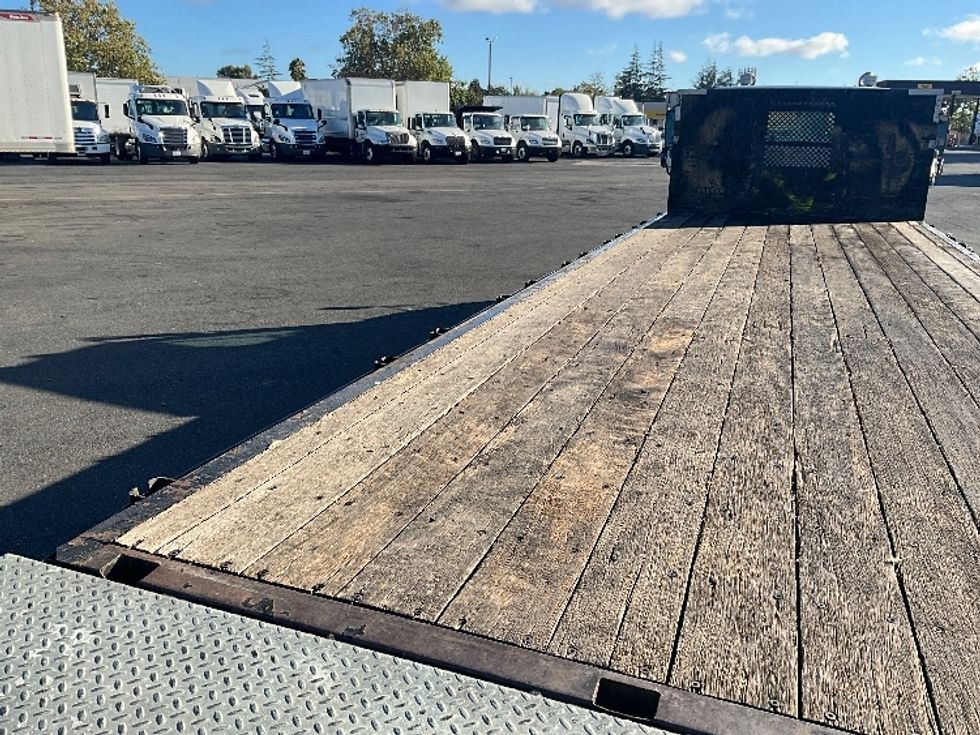 Flatbed Truck-Light and Medium Duty Trucks-Freightliner-2019-M2-West Sacramento-CA-285,415\n\t\tmiles-$ 38,250 - Image 11