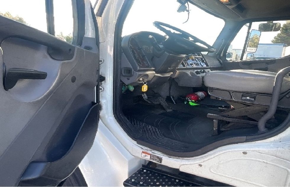 Flatbed Truck-Light and Medium Duty Trucks-Freightliner-2019-M2-West Sacramento-CA-285,415\n\t\tmiles-$ 38,250 - Image 16