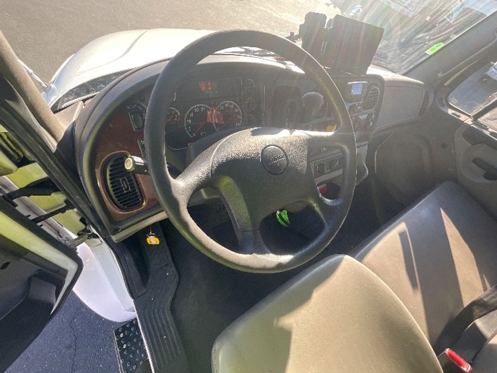 Flatbed Truck-Light and Medium Duty Trucks-Freightliner-2019-M2-West Sacramento-CA-285,415\n\t\tmiles-$ 38,250 - Image 17
