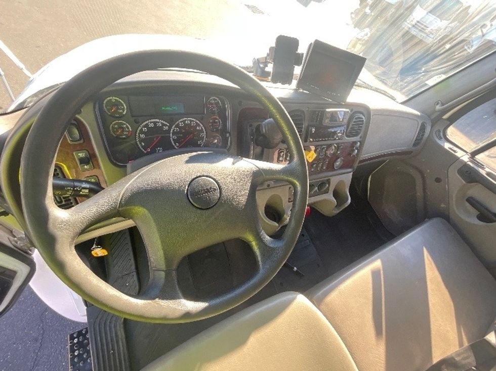 Flatbed Truck-Light and Medium Duty Trucks-Freightliner-2019-M2-West Sacramento-CA-285,415\n\t\tmiles-$ 38,250 - Image 18