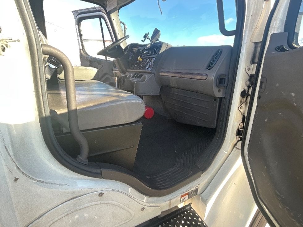 Flatbed Truck-Light and Medium Duty Trucks-Freightliner-2019-M2-West Sacramento-CA-285,415\n\t\tmiles-$ 38,250 - Image 20