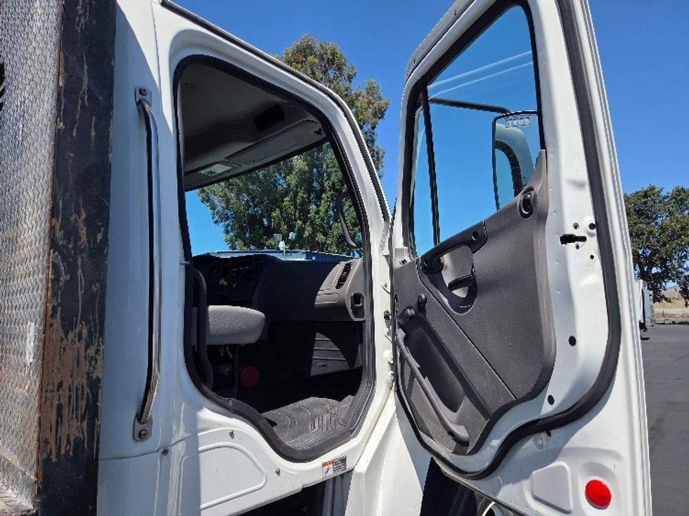 Flatbed Truck-Light and Medium Duty Trucks-Freightliner-2019-M2-West Sacramento-CA-360,469\n\t\tmiles-$ 36,250 - Image 16