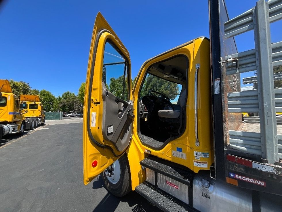 Flatbed Truck-Light and Medium Duty Trucks-Freightliner-2019-M2-West Sacramento-CA-87,351\n\t\tmiles-$ 53,500 - Image 12