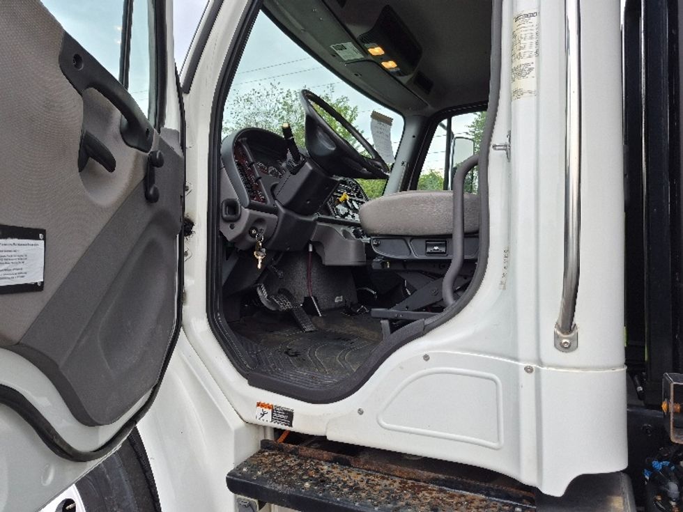 Flatbed Truck-Light and Medium Duty Trucks-Freightliner-2019-M2-White Deer-PA-31,945\n\t\tmiles-$ 53,500 - Image 15