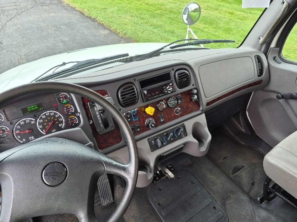 Flatbed Truck-Light and Medium Duty Trucks-Freightliner-2019-M2-White Deer-PA-31,945\n\t\tmiles-$ 53,500 - Image 16