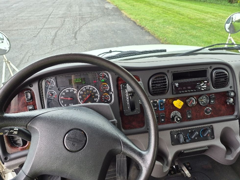 Flatbed Truck-Light and Medium Duty Trucks-Freightliner-2019-M2-White Deer-PA-31,945\n\t\tmiles-$ 53,500 - Image 17