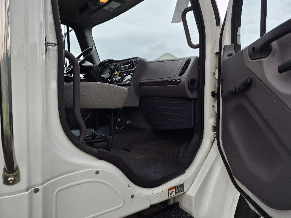 Flatbed Truck-Light and Medium Duty Trucks-Freightliner-2019-M2-White Deer-PA-31,945\n\t\tmiles-$ 53,500 - Image 19