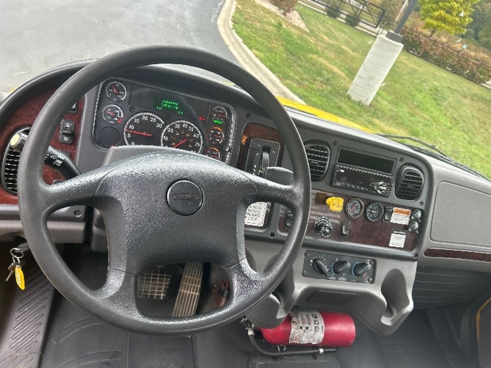 Flatbed Truck-Light and Medium Duty Trucks-Freightliner-2019-M2-Windsor-WI-136,566\n\t\tmiles-$ 48,500 - Image 17