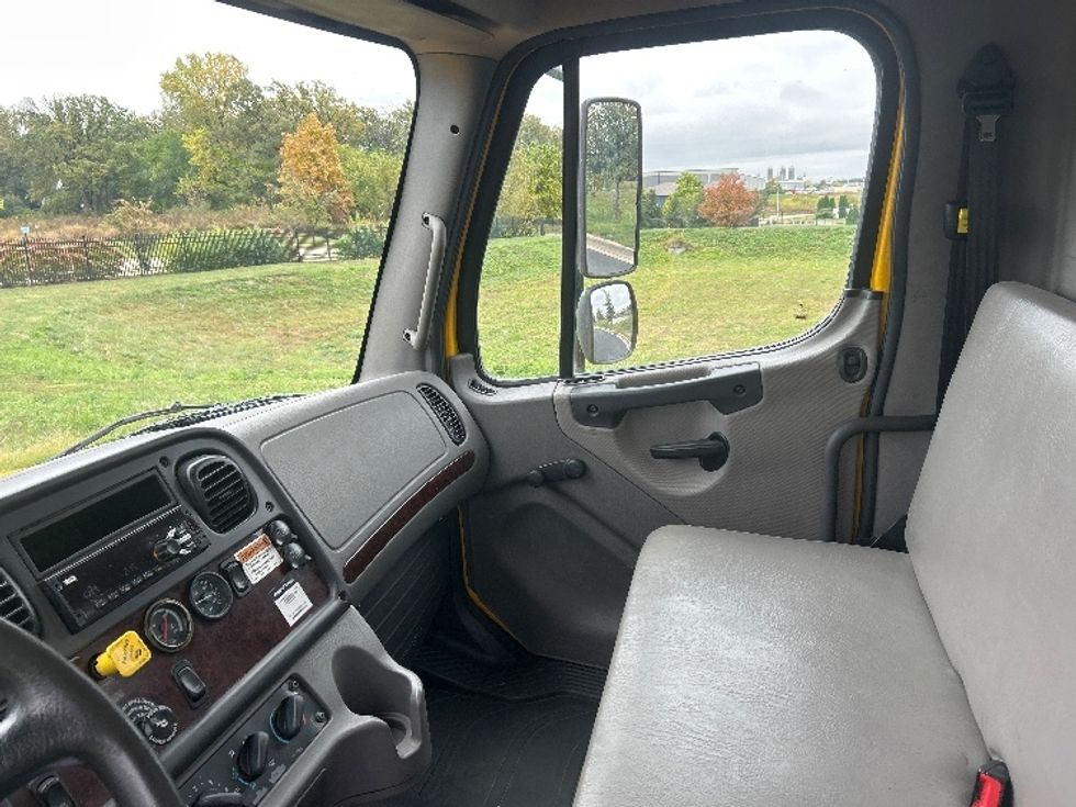 Flatbed Truck-Light and Medium Duty Trucks-Freightliner-2019-M2-Windsor-WI-136,566\n\t\tmiles-$ 48,500 - Image 19
