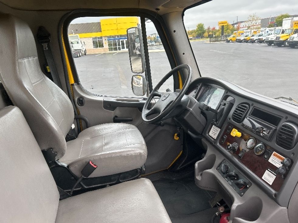 Flatbed Truck-Light and Medium Duty Trucks-Freightliner-2019-M2-Windsor-WI-136,566\n\t\tmiles-$ 48,500 - Image 22