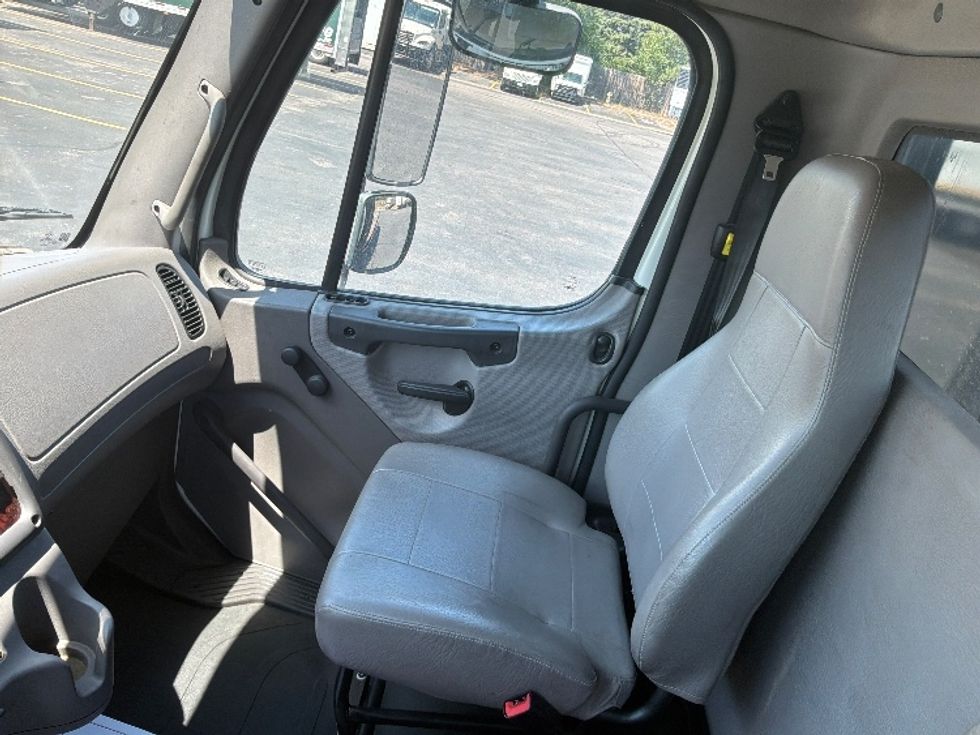 Flatbed Truck-Light and Medium Duty Trucks-Freightliner-2019-M211264S-Brooklyn Park-MN-295,469\n\t\tmiles-$ 84,250 - Image 16