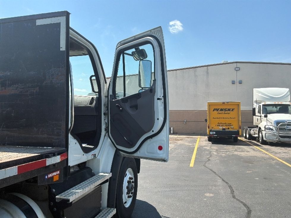 Flatbed Truck-Light and Medium Duty Trucks-Freightliner-2019-M211264S-Brooklyn Park-MN-295,469\n\t\tmiles-$ 84,250 - Image 17