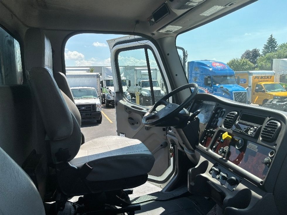 Flatbed Truck-Light and Medium Duty Trucks-Freightliner-2019-M211264S-Brooklyn Park-MN-295,469\n\t\tmiles-$ 84,250 - Image 19