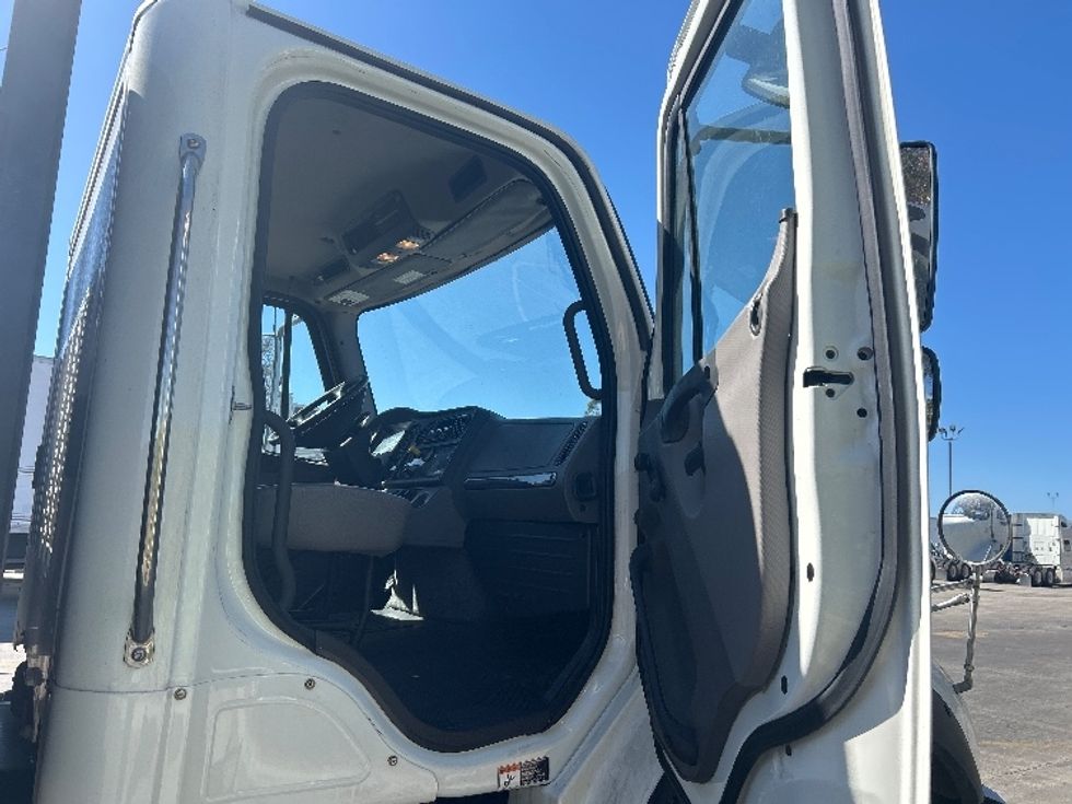 Flatbed Truck-Light and Medium Duty Trucks-Freightliner-2019-M211264S-Fontana-CA-230,493\n\t\tmiles-$ 88,500 - Image 17