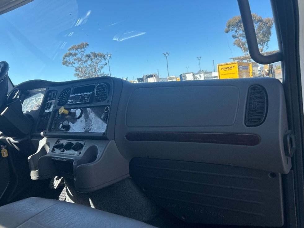 Flatbed Truck-Light and Medium Duty Trucks-Freightliner-2019-M211264S-Fontana-CA-230,493\n\t\tmiles-$ 88,500 - Image 18