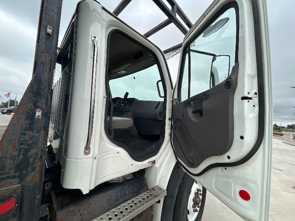 Flatbed Truck-Light and Medium Duty Trucks-Freightliner-2019-M211264S-Greeley-CO-139,024\n\t\tmiles-$ 102,750 - Image 15