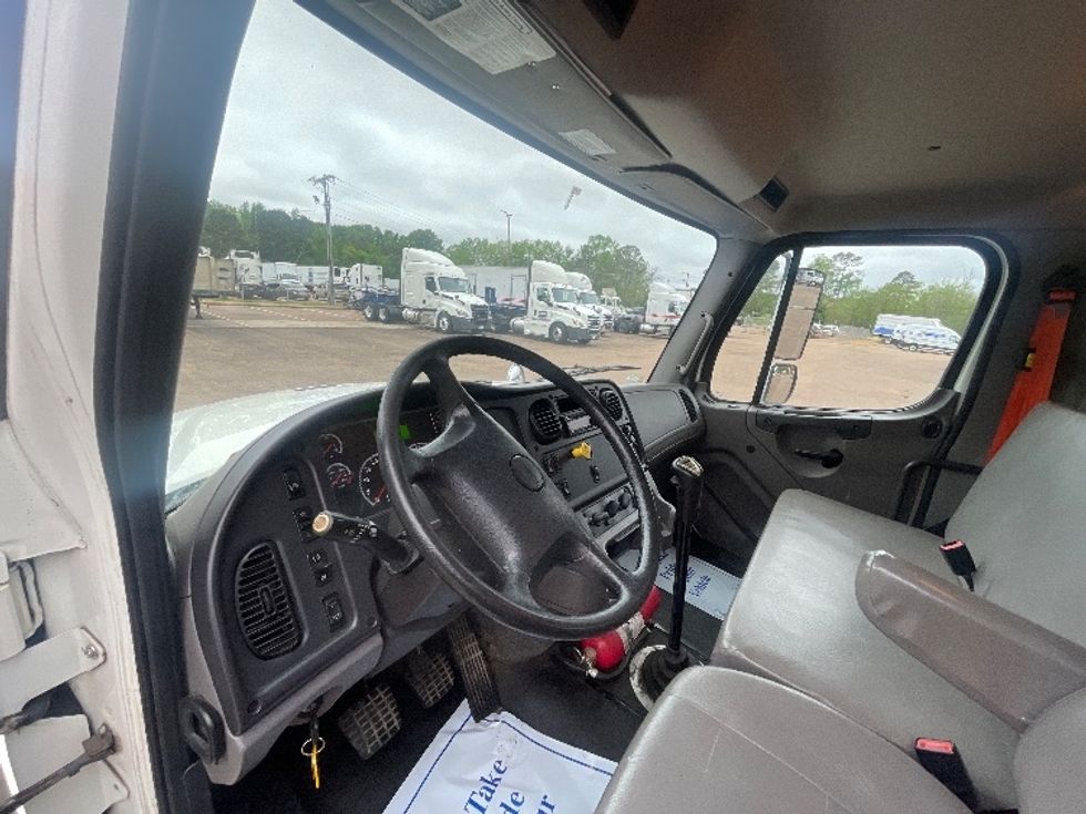 Flatbed Truck-Light and Medium Duty Trucks-Freightliner-2019-M211264S-Jackson-MS-60,005\n\t\tmiles-$ 117,000 - Image 14