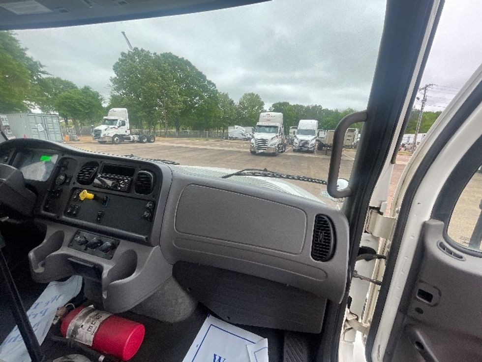 Flatbed Truck-Light and Medium Duty Trucks-Freightliner-2019-M211264S-Jackson-MS-60,005\n\t\tmiles-$ 117,000 - Image 18