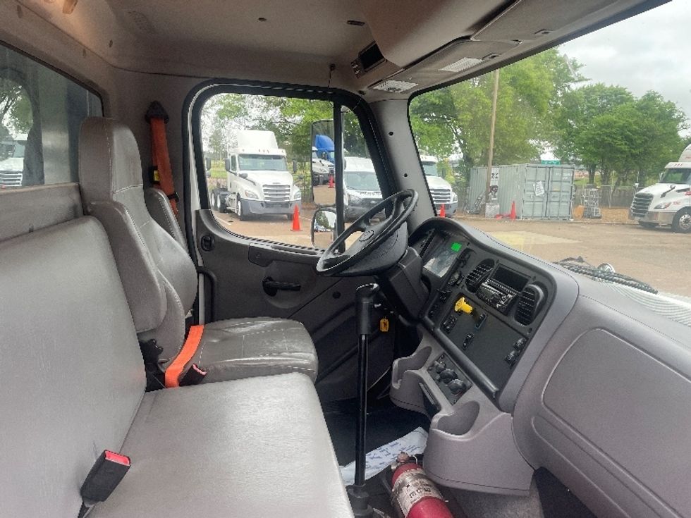 Flatbed Truck-Light and Medium Duty Trucks-Freightliner-2019-M211264S-Jackson-MS-60,005\n\t\tmiles-$ 117,000 - Image 19