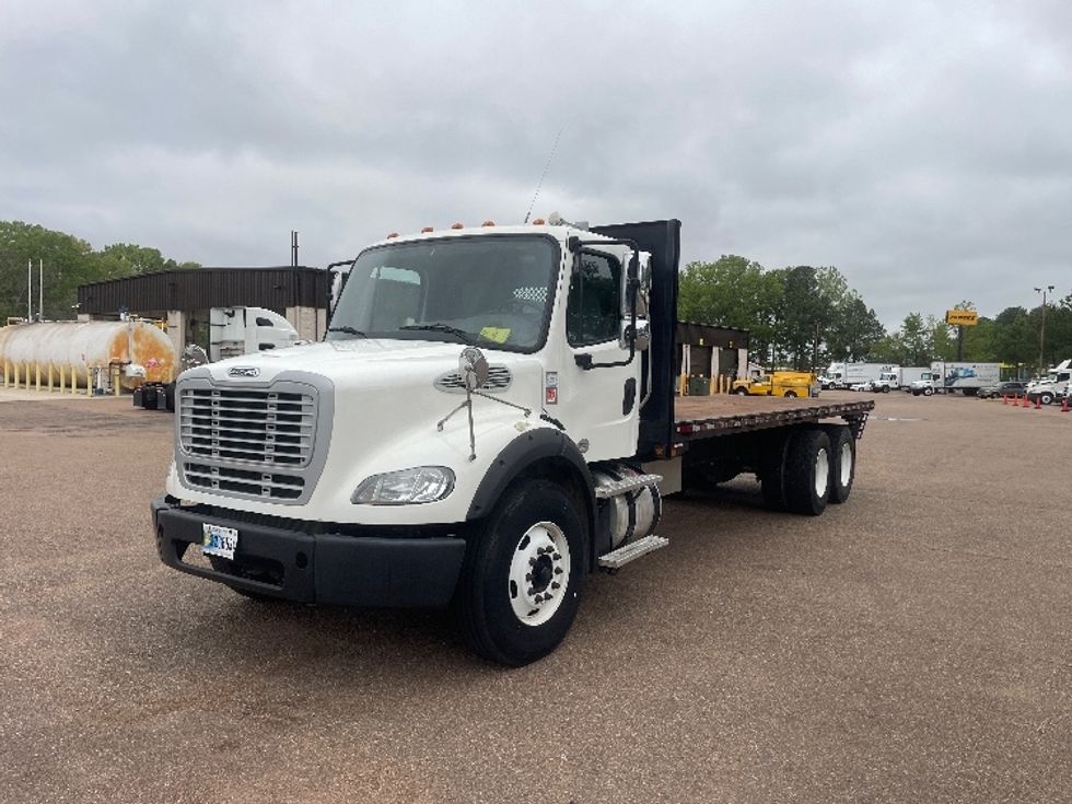 Flatbed Truck-Light and Medium Duty Trucks-Freightliner-2019-M211264S-Jackson-MS-60,005\n\t\tmiles-$ 117,000 - Image 3