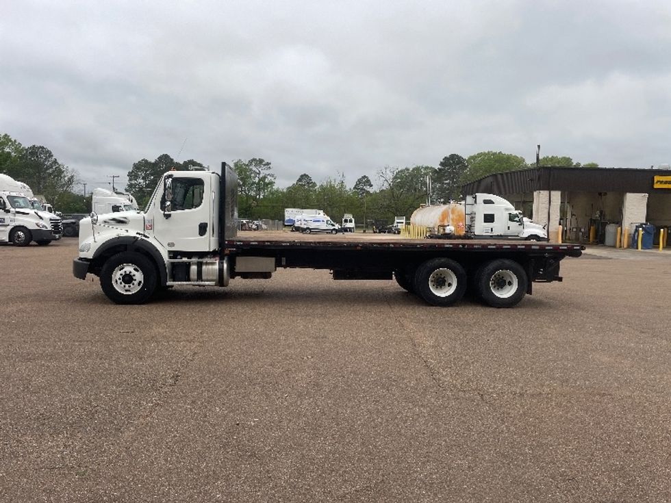 Flatbed Truck-Light and Medium Duty Trucks-Freightliner-2019-M211264S-Jackson-MS-60,005\n\t\tmiles-$ 117,000 - Image 4