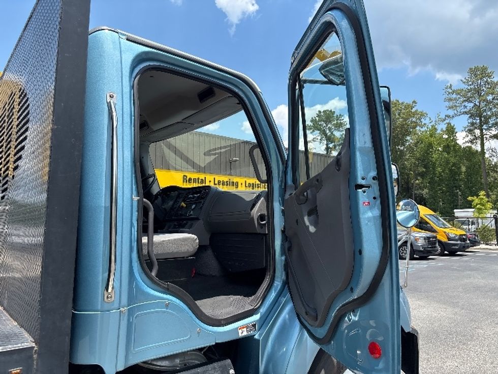 Flatbed Truck-Light and Medium Duty Trucks-Freightliner-2019-M211264S-Ladson-SC-213,323\n\t\tmiles-$ 81,500 - Image 15