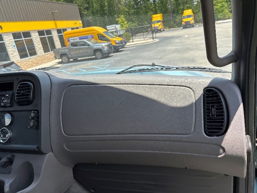Flatbed Truck-Light and Medium Duty Trucks-Freightliner-2019-M211264S-Ladson-SC-213,323\n\t\tmiles-$ 81,500 - Image 16