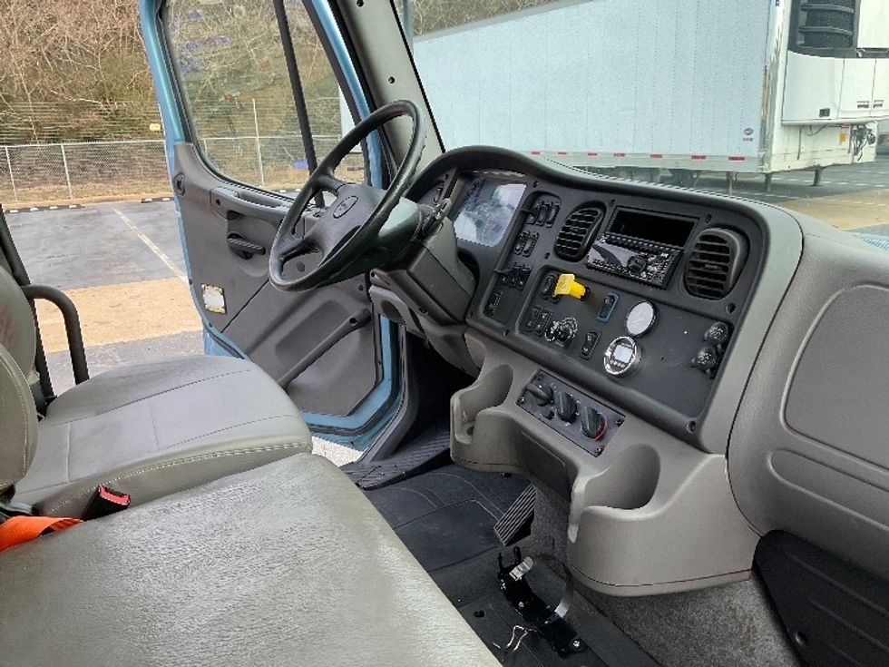 Flatbed Truck-Light and Medium Duty Trucks-Freightliner-2019-M211264S-Little Rock-AR-220,318\n\t\tmiles-$ 86,000 - Image 18