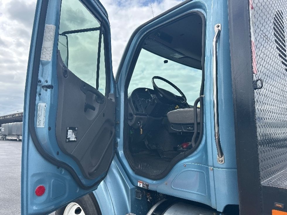 Flatbed Truck-Light and Medium Duty Trucks-Freightliner-2019-M211264S-Lowell-AR-249,725\n\t\tmiles-$ 82,000 - Image 12