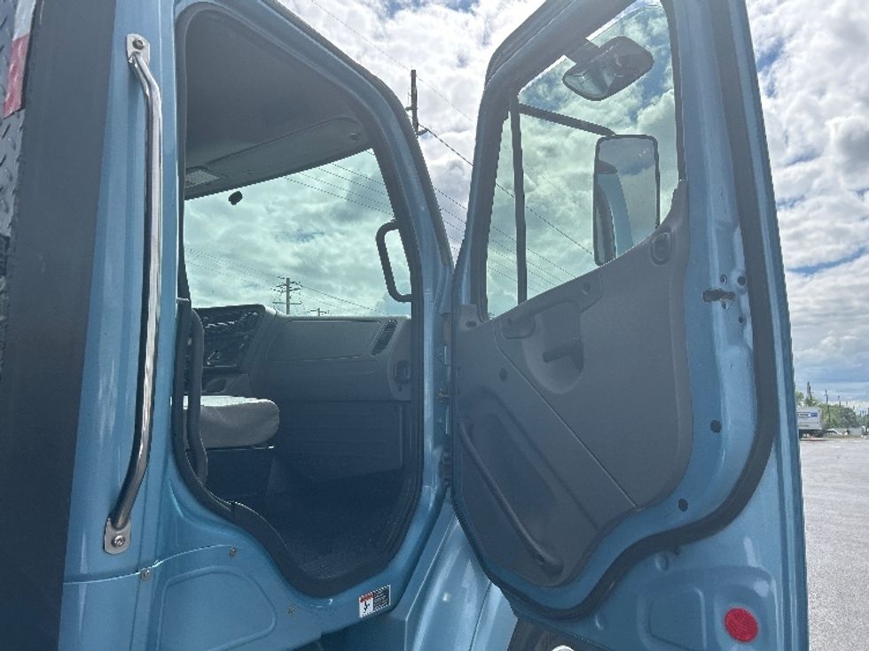 Flatbed Truck-Light and Medium Duty Trucks-Freightliner-2019-M211264S-Lowell-AR-249,725\n\t\tmiles-$ 82,000 - Image 16