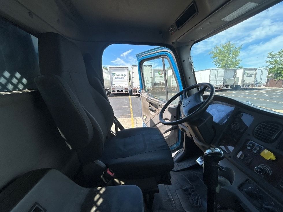 Flatbed Truck-Light and Medium Duty Trucks-Freightliner-2019-M211264S-Middlefield-OH-343,984\n\t\tmiles-$ 76,750 - Image 22