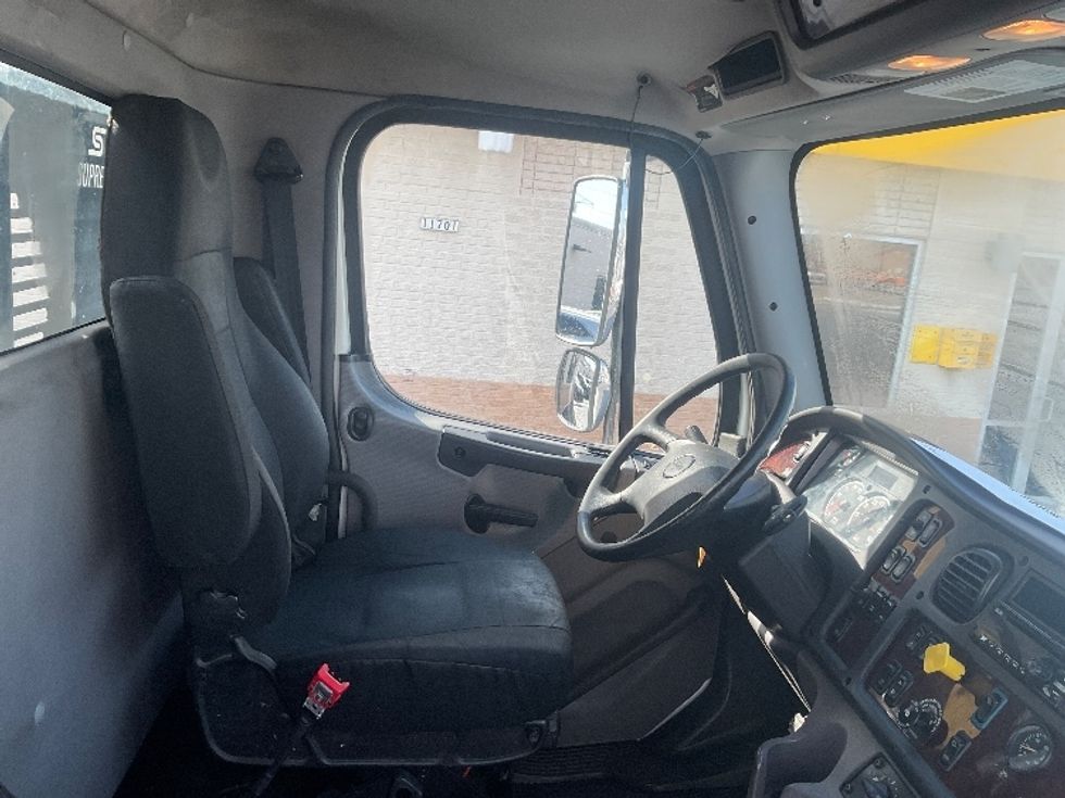 Flatbed Truck-Light and Medium Duty Trucks-Freightliner-2019-M211264S-Milwaukee-WI-410,208\n\t\tmiles-$ 81,500 - Image 18