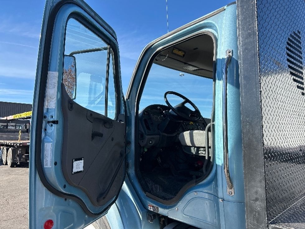 Flatbed Truck-Light and Medium Duty Trucks-Freightliner-2019-M211264S-Oklahoma City-OK-218,698\n\t\tmiles-$ 86,000 - Image 12