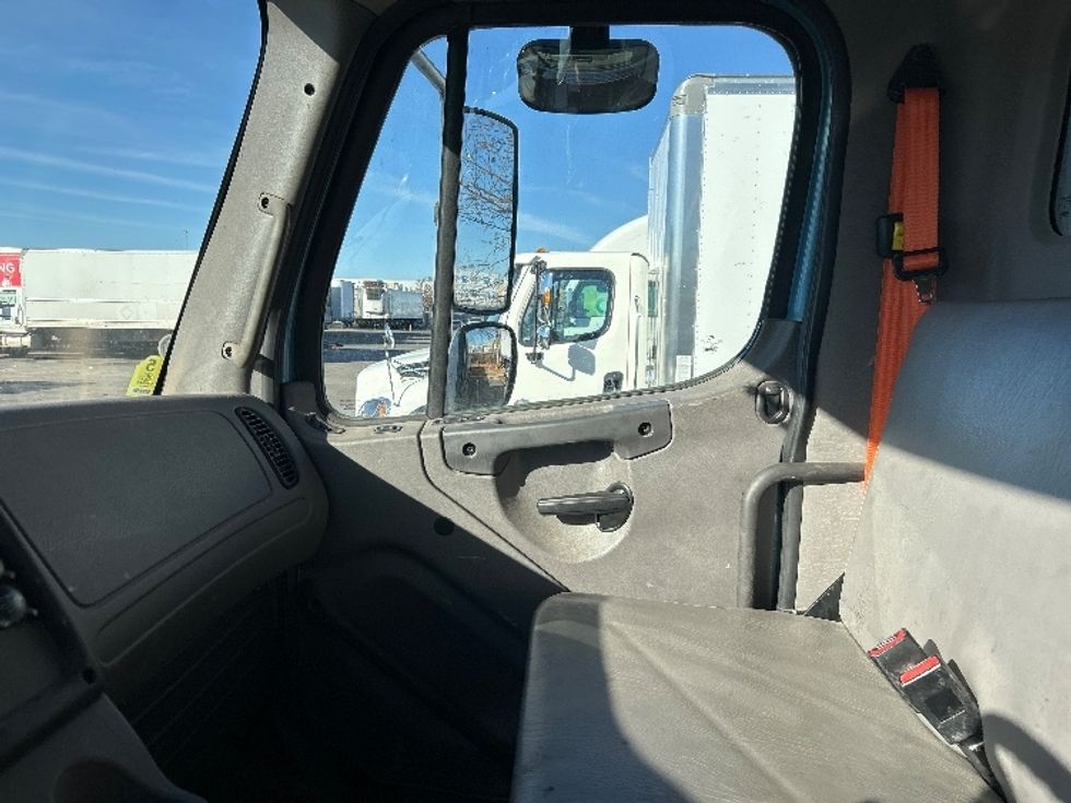 Flatbed Truck-Light and Medium Duty Trucks-Freightliner-2019-M211264S-Oklahoma City-OK-218,698\n\t\tmiles-$ 86,000 - Image 15